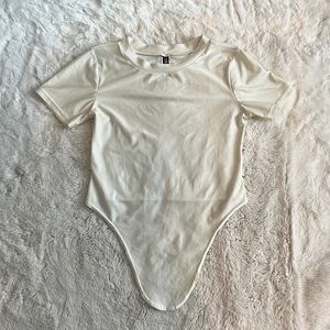 white front tie-up crop